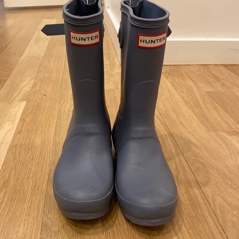 Barely worn short hunter rain boots with buckle Nack
